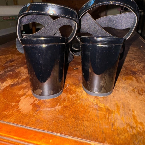 Anne Klein Patent/Fabric Sandals. Black Size 10. - Picture 6 of 8